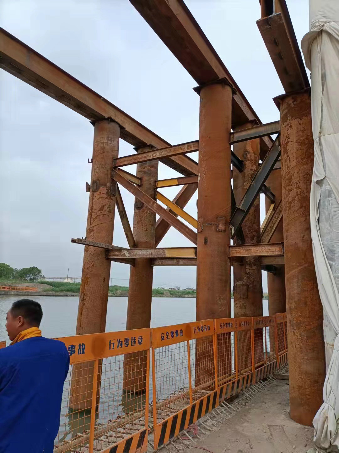 海上施工平臺、支棧橋、主棧橋