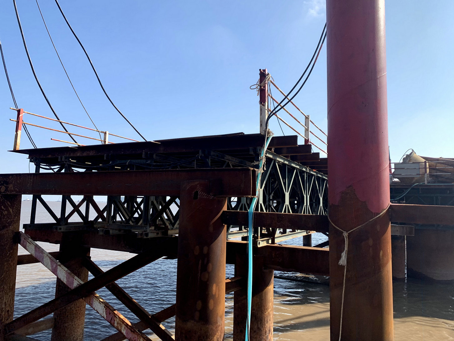 海上施工平臺、支棧橋、主棧橋