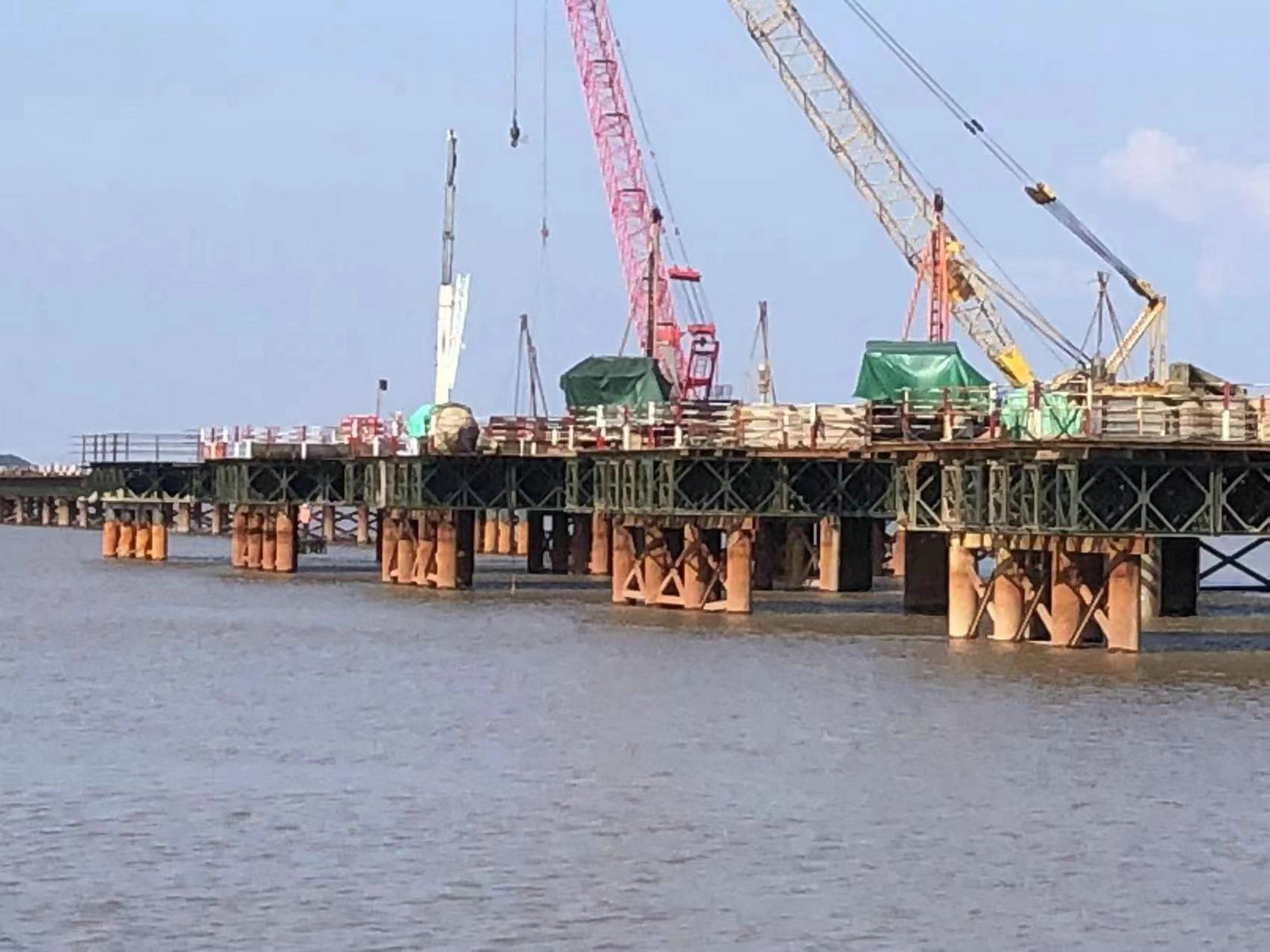 海上施工平臺、支棧橋、主棧橋